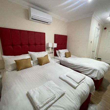 Crompton Guest House Хаунслоу Екстериор снимка