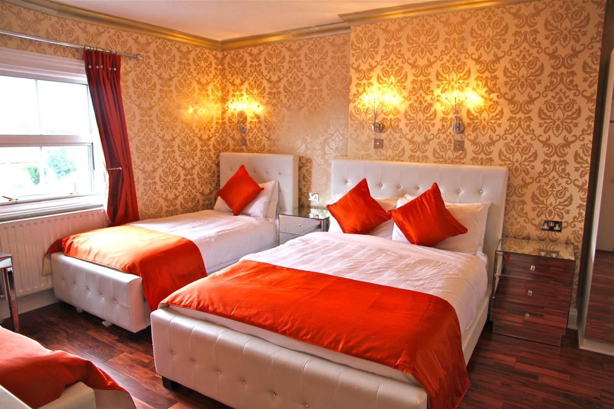 Crompton Guest House Хаунслоу Екстериор снимка