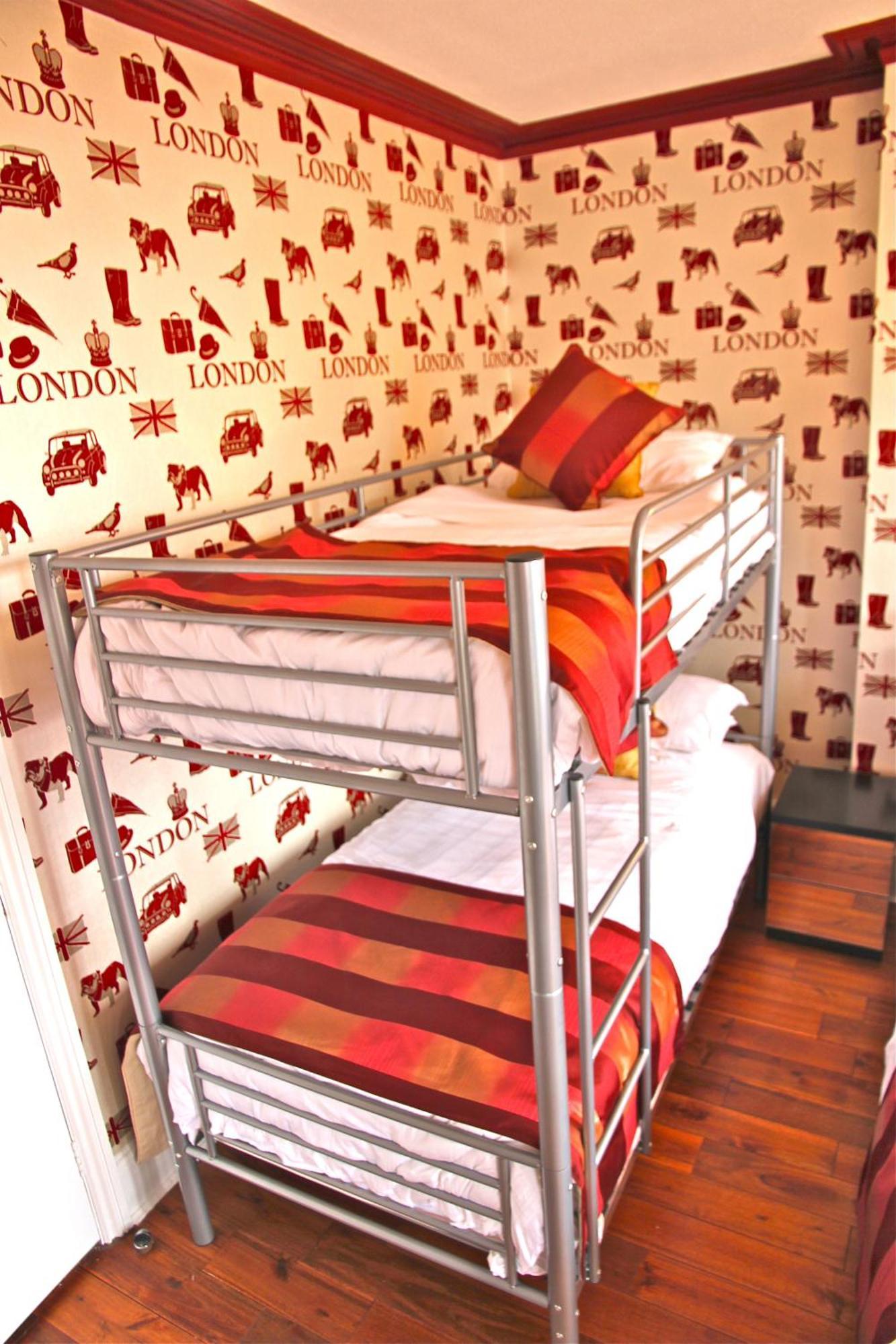 Crompton Guest House Хаунслоу Екстериор снимка