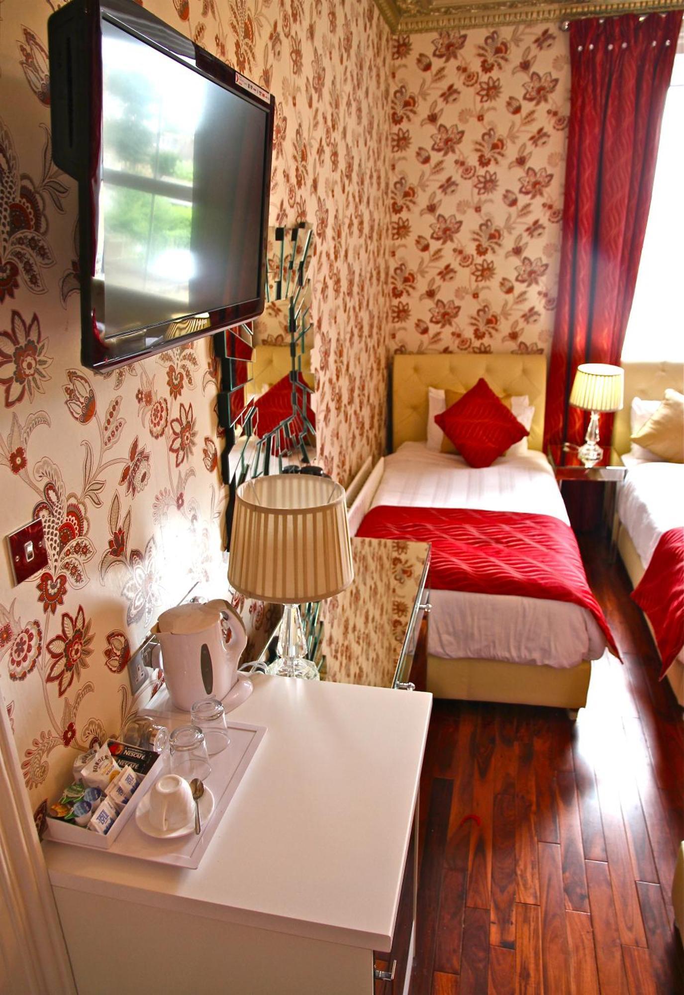 Crompton Guest House Хаунслоу Екстериор снимка