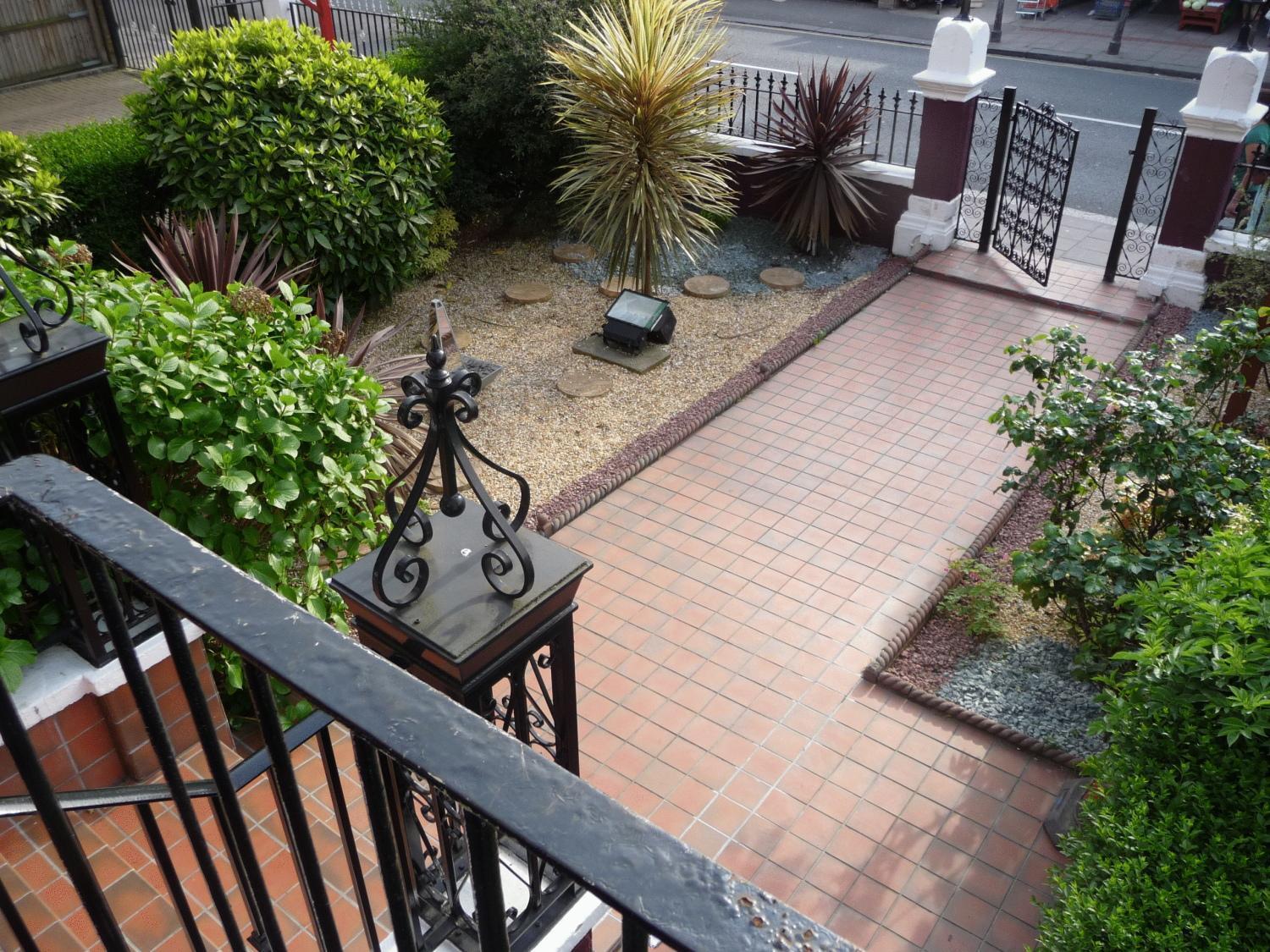 Crompton Guest House Хаунслоу Екстериор снимка