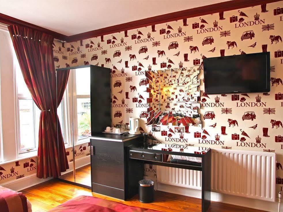 Crompton Guest House Хаунслоу Екстериор снимка