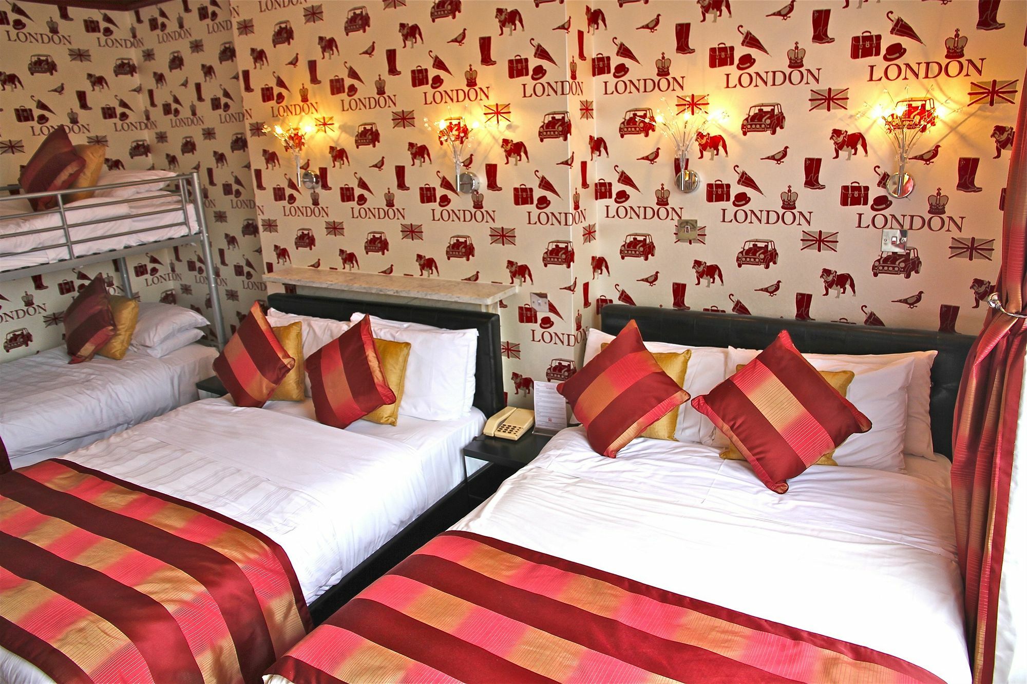 Crompton Guest House Хаунслоу Екстериор снимка